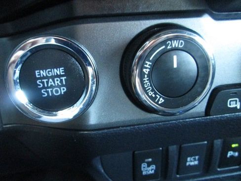 Used 2021 Toyota Tacoma TRD Off-Road image 21