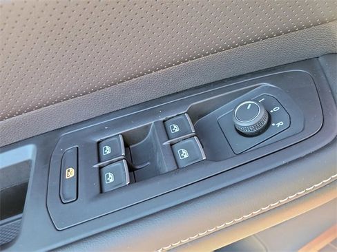 Certified 2025 Volkswagen Atlas SE image 22