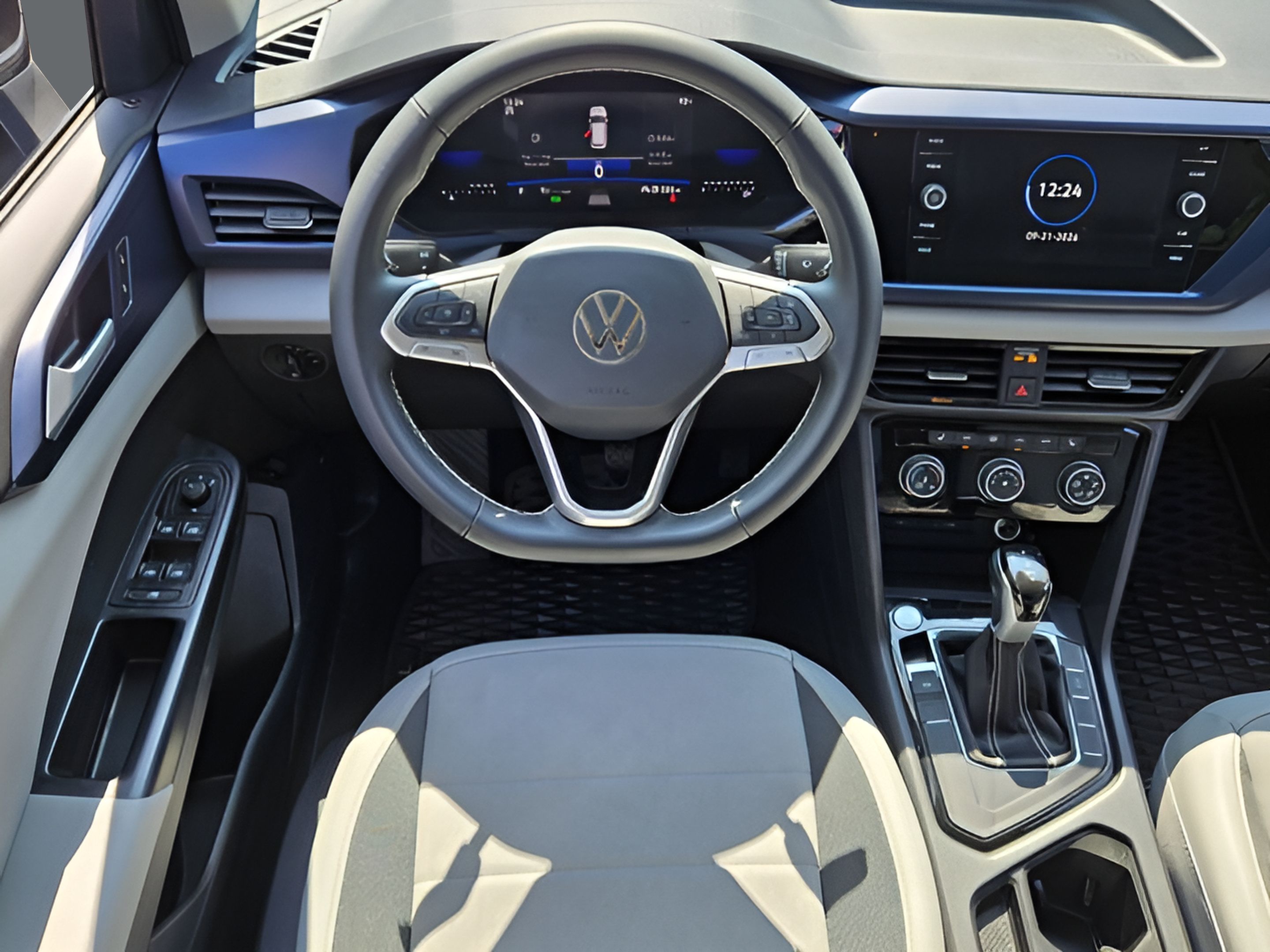 Used 2023 Volkswagen Taos SE FWD image 11