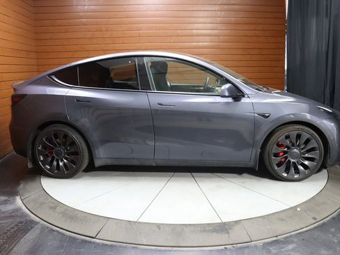 Used 2022 Tesla Model Y Performance image 19