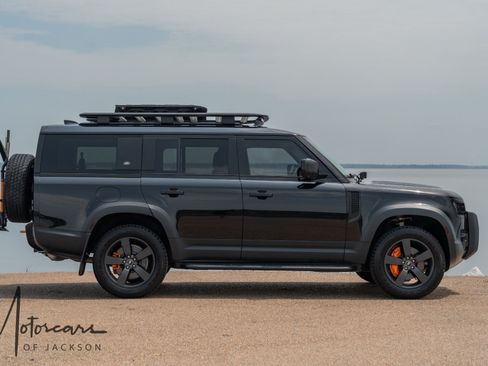 Used 2023 Land Rover Defender 130 SE AWD/4WD image 7