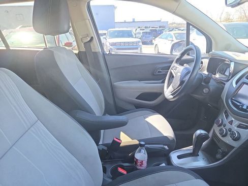 Used 2016 Chevrolet Trax LT image 12