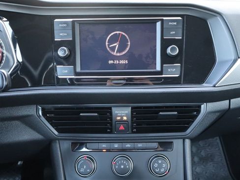 Used 2019 Volkswagen Jetta S image 34