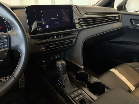 Used 2025 Toyota Camry SE FWD image 34