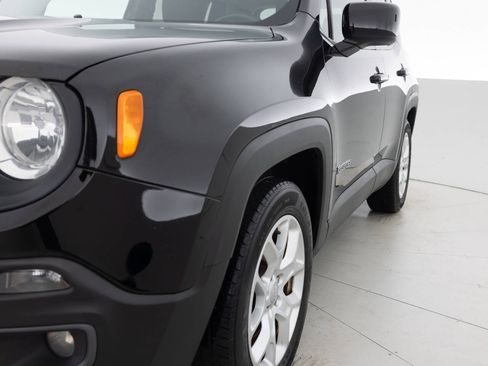 Used 2016 Jeep Renegade Latitude FWD image 12