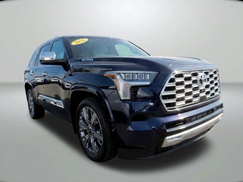 Used 2025 Toyota Sequoia Capstone AWD/4WD image 6