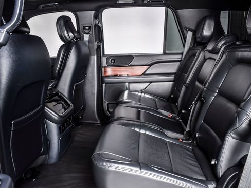 Used 2024 Lincoln Navigator Premiere AWD/4WD image 21
