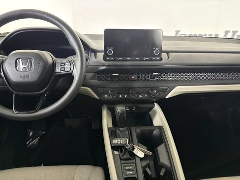 Used 2025 Honda Accord SE image 24
