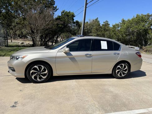 Used 2017 Honda Accord EX-L image 6