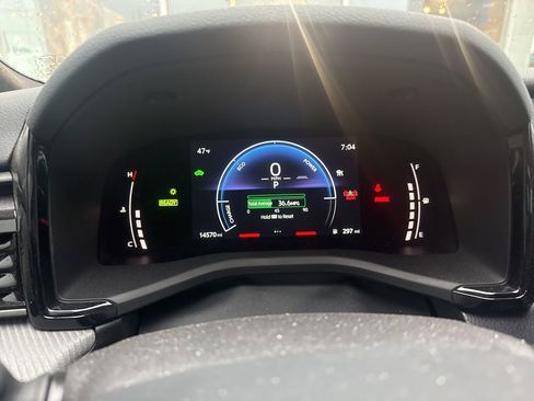 Used 2025 Toyota Camry SE AWD/4WD image 10