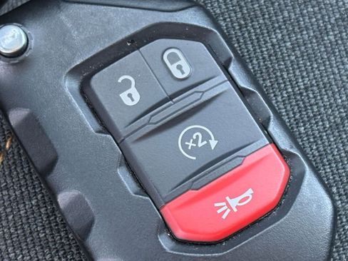 Used 2025 Jeep Wrangler Unlimited Sahara AWD/4WD image 24