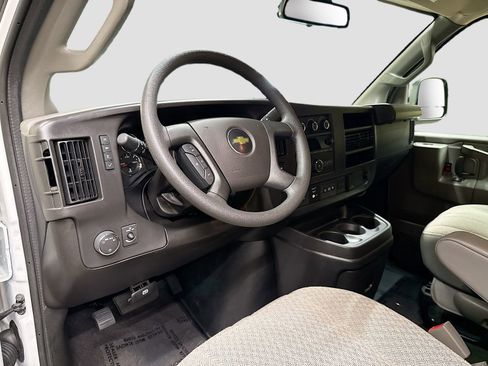 Used 2025 Chevrolet Express 3500 LT w/ LT Preferred Equipment Group RWD image 11