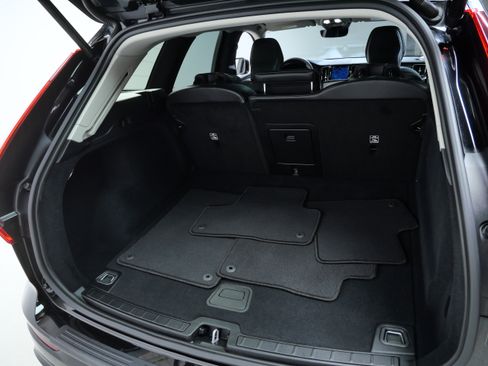Used 2025 Volvo XC60 B5 Core AWD/4WD image 7