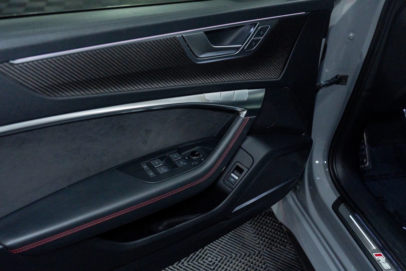 Used 2022 Audi RS 6 w/ Carbon Optic Package AWD/4WD image 16