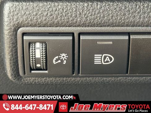 Used 2025 Toyota Corolla LE image 24