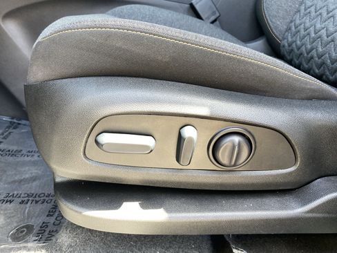 Used 2024 Chevrolet Equinox LT AWD/4WD image 21