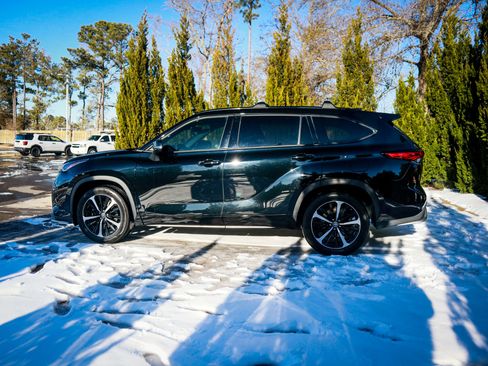 Used 2022 Toyota Highlander XSE image 7