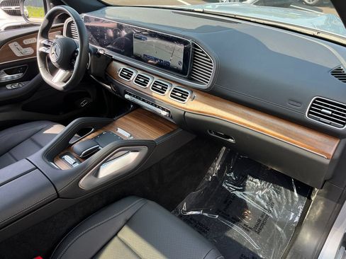 Used 2025 Mercedes-Benz GLS 450 4MATIC w/ AMG Line Exterior image 29