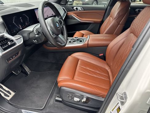 Used 2024 BMW X7 xDrive40i w/ M Sport Package AWD/4WD image 9