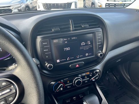 Used 2025 Kia Soul LX w/ LX Technology Package image 17