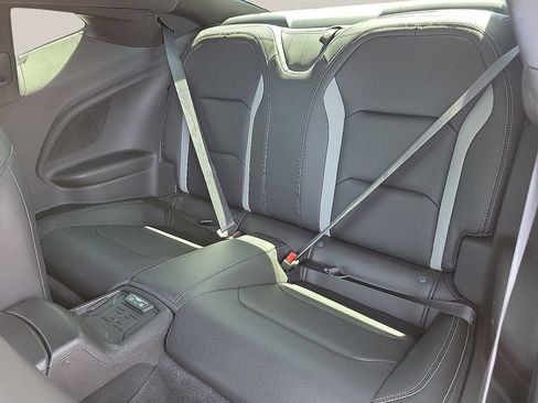 Used 2022 Chevrolet Camaro SS RWD image 9