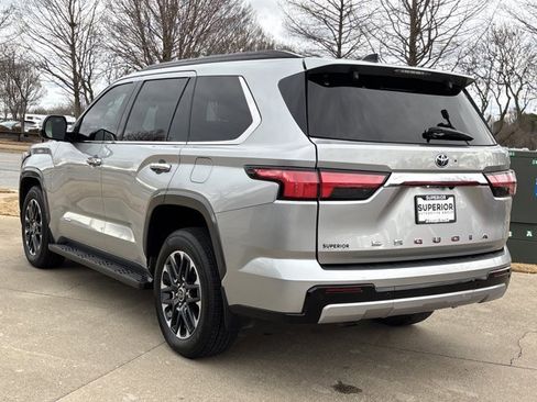 Used 2023 Toyota Sequoia Limited image 9