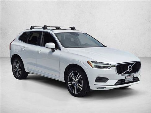 Used 2021 Volvo XC60 T5 Momentum w/ Premium Package AWD/4WD image 3