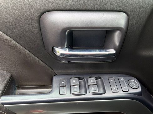 Used 2018 Chevrolet Silverado 1500 LT AWD/4WD image 11