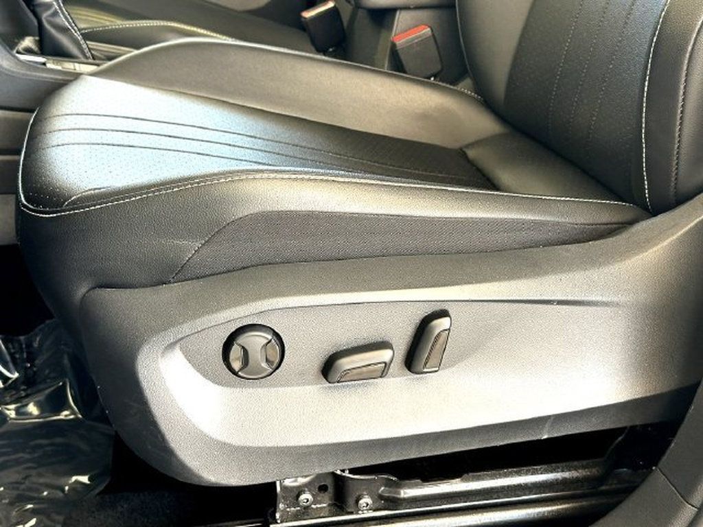 Used 2024 Volkswagen Tiguan SE AWD/4WD image 12