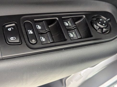 Used 2022 Jeep Renegade Limited image 23