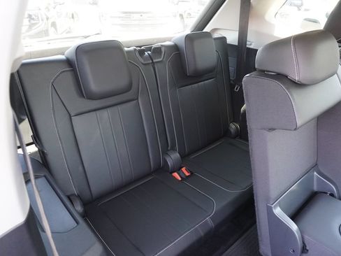 Used 2022 Volkswagen Tiguan SE FWD image 10