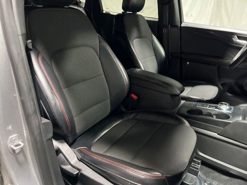 Used 2024 Ford Escape ST-Line image 11