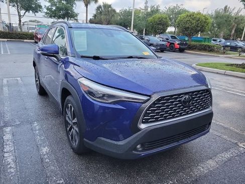Used 2022 Toyota Corolla Cross XLE image 2