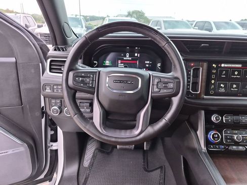 Used 2023 GMC Yukon XL Denali Ultimate AWD/4WD image 32
