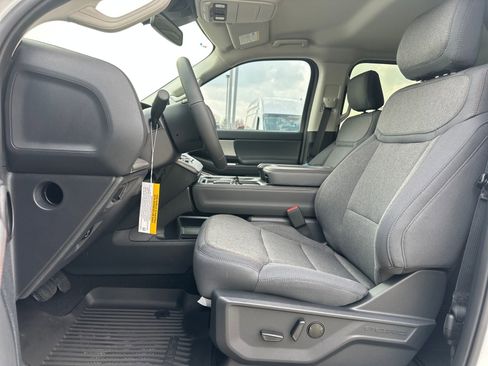 New 2025 Ford Expedition Active image 9