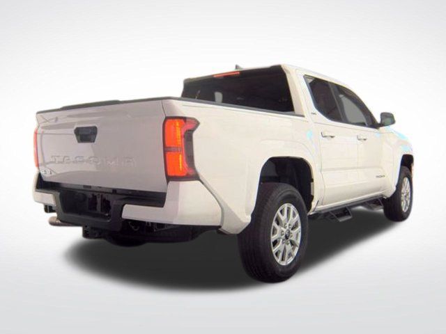 Used 2025 Toyota Tacoma SR5 AWD/4WD image 3