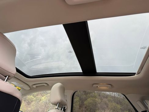 Used 2024 Ford Edge Titanium image 35