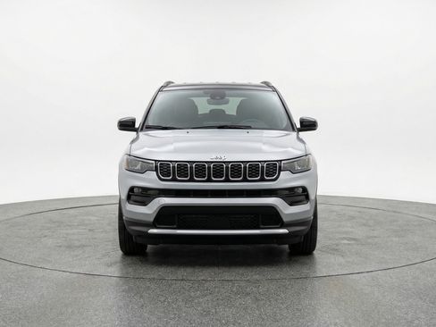 Used 2025 Jeep Compass Limited AWD/4WD image 2