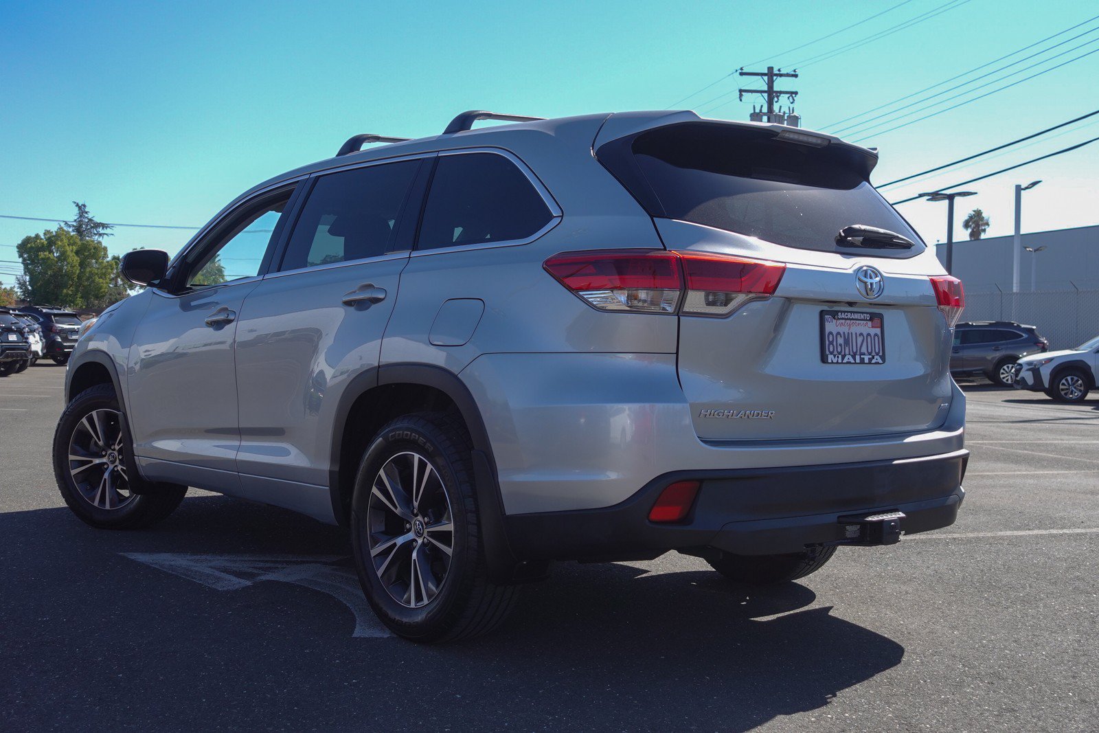 Used 2018 Toyota Highlander LE AWD/4WD image 7