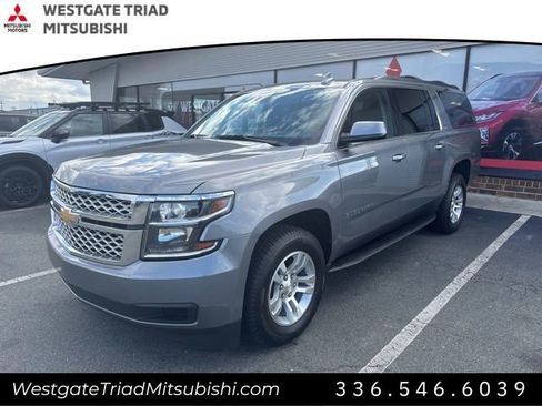 Used 2020 Chevrolet Suburban LT image 3