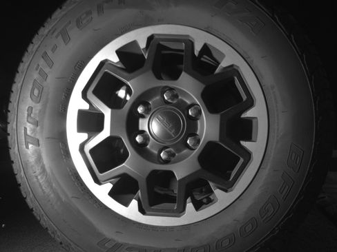 Used 2025 Toyota Tacoma TRD Off-Road image 13