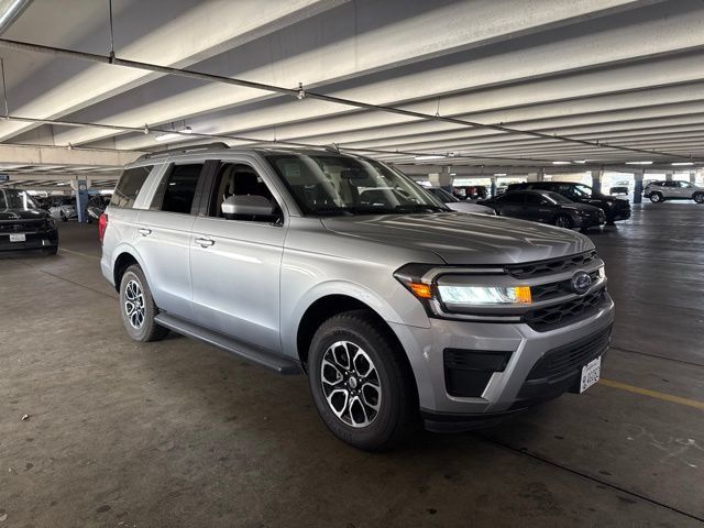 Used 2024 Ford Expedition XLT AWD/4WD image 2