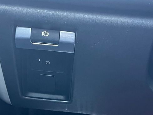 Used 2021 Land Rover Defender 110 X-Dynamic SE image 12