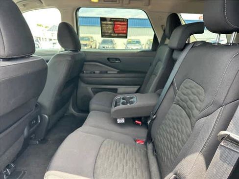 Certified 2025 Nissan Pathfinder SV FWD image 13