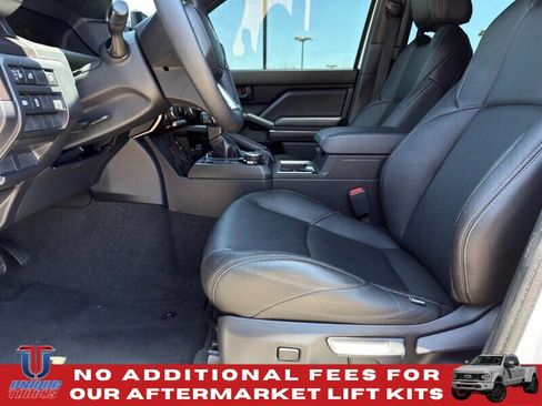 Used 2025 Toyota 4Runner SR5 AWD/4WD image 20