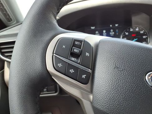 Used 2024 Ford Explorer XLT w/ Equipment Group 202A AWD/4WD image 18