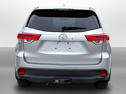 Used 2017 Toyota Highlander SE AWD/4WD image 4