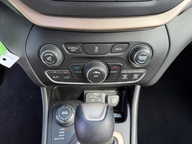 Used 2017 Jeep Cherokee Latitude w/ True North Edition AWD/4WD image 20