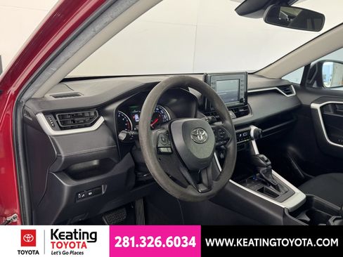 Used 2021 Toyota RAV4 LE FWD image 13
