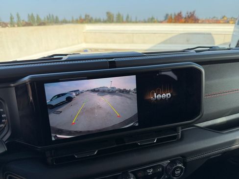 Used 2025 Jeep Wrangler Unlimited Rubicon image 17